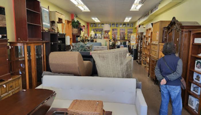 Uhuru Furniture & Collectibles