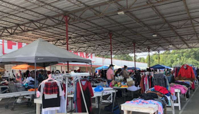 Bragg Boulevard Flea Market